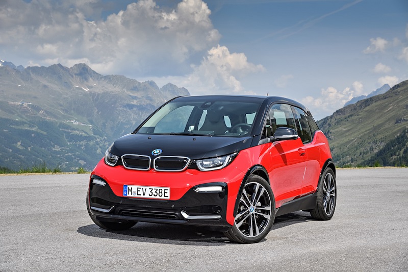 BMW, de la „testul” i3 la poziția de lider al mărcilor premium în domeniul mașinilor electrice
