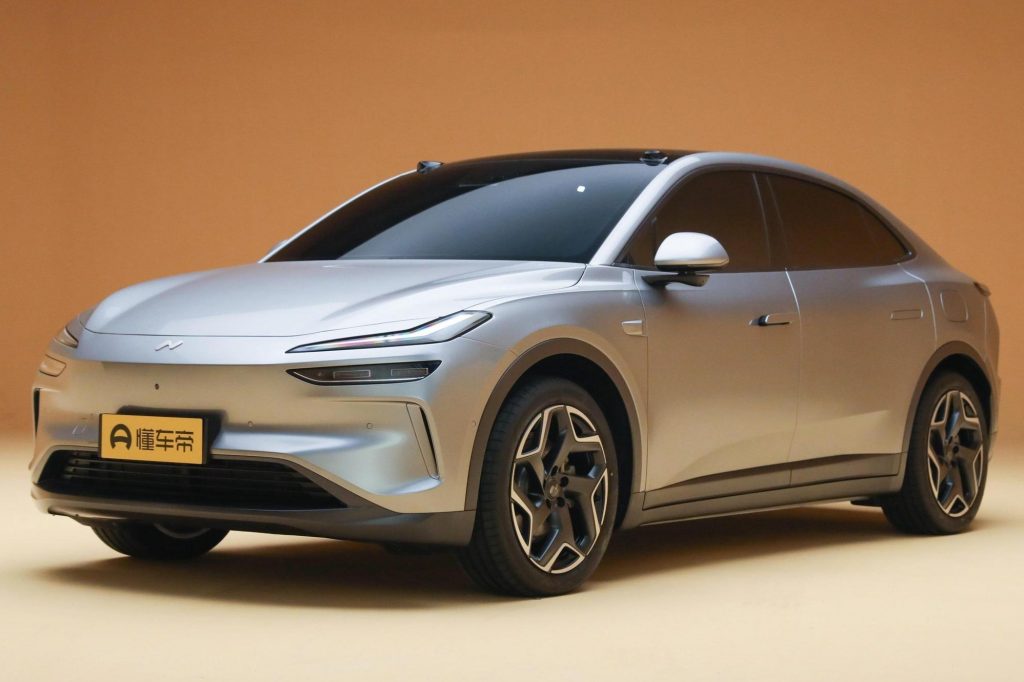Rivalul chinez al Tesla, Nio, a lansat o nouă marcă şi o maşină mai ieftină cu 4.000 de dolari faţă de Model Y