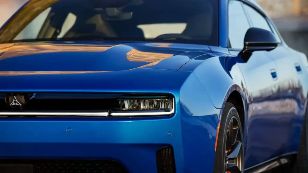 Utilizatorii de Dodge Charger EV se plâng că mașina accelerează singură