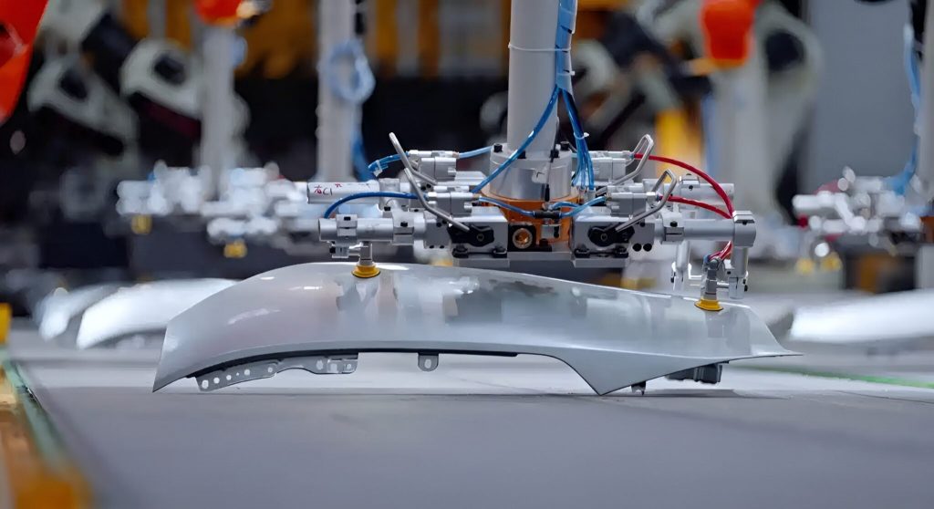 Un producător Auto din China a inaugurat o fabrică ce construiește o mașină în 60 de secunde