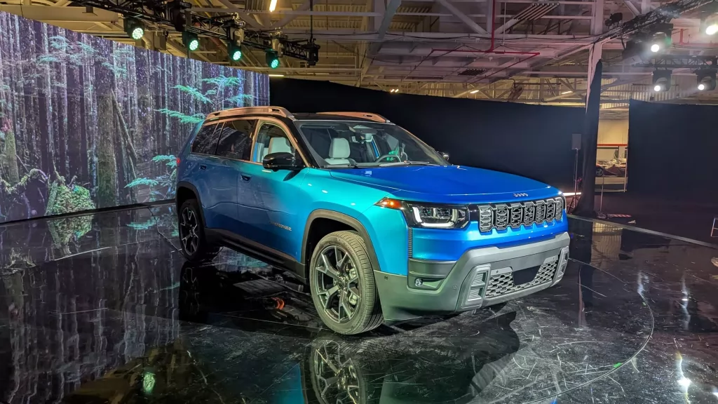 Stellantis va relansa Jeep Cherokee după trei ani ca SUV hibrid