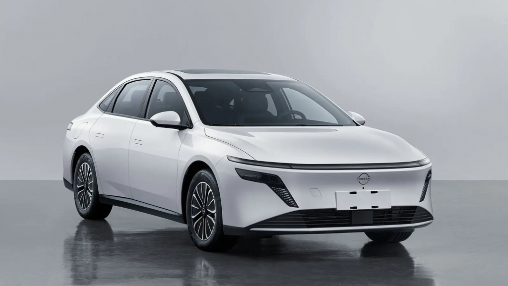 Nissan prezintă modelul N6 PHEV în China.