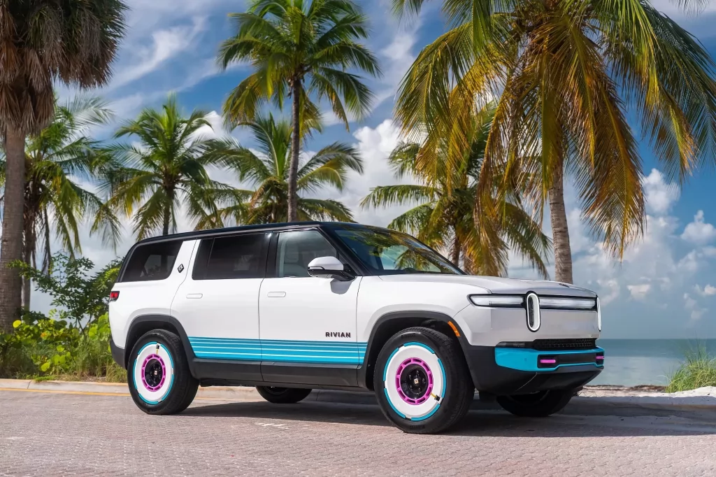 Noul Rivian R1S te face să-ți amintești cu nostalgie de anii ’80