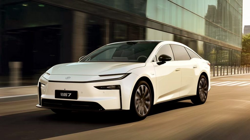 Toyota a prezentat în China noua bZ7 cu motor de la Huawei