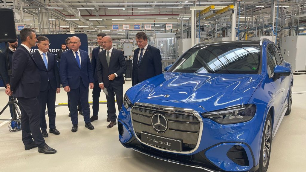 Mercedes-Benz a inaugurat, în prezența premierului României, o nouă linie de asamblare a motoarelor pentru mașini electrice, la Sebeș
