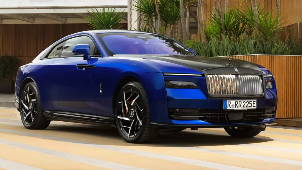 Vânzările de mașini electrice merg atât de prost încât până și Rolls-Royce face discounturi