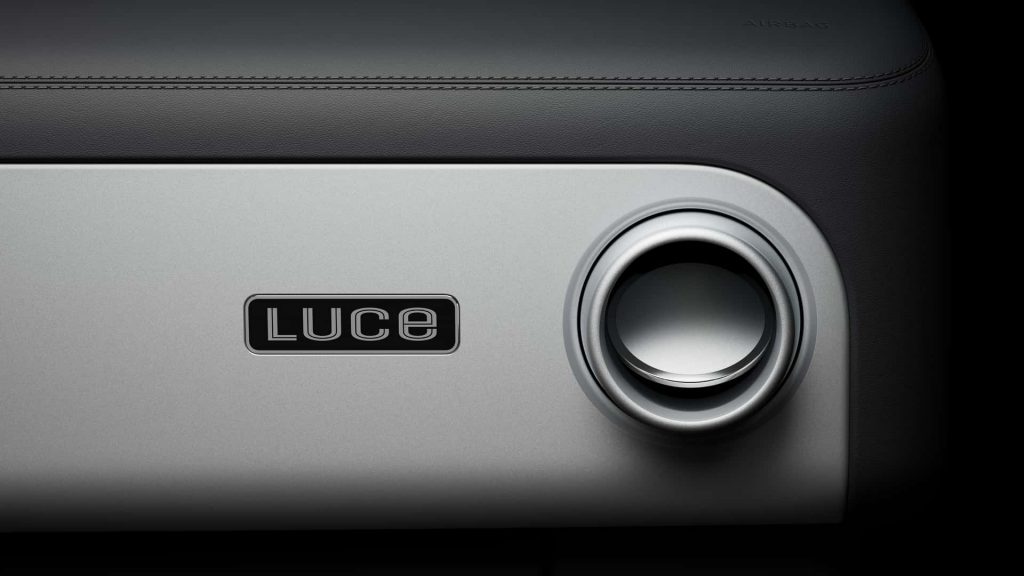 MOȘTENIREA APPLE CAR | Ferrari Luce: Primul EV de la Maranello primește „atingerea de geniu” a lui Jony Ive