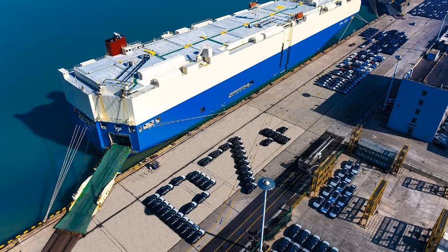 Xpeng dă startul livrărilor masive: Noul P7+ pornește spre 36 de piețe internaționale