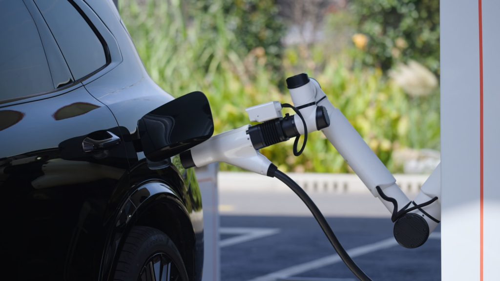 Revoluție în electromobilitate: Geely prezintă „Geely Smart Charging”, sistemul de încărcare ultrarapidă cu AI de 2.250 kW care duce bateria la 97% în sub 9 minute