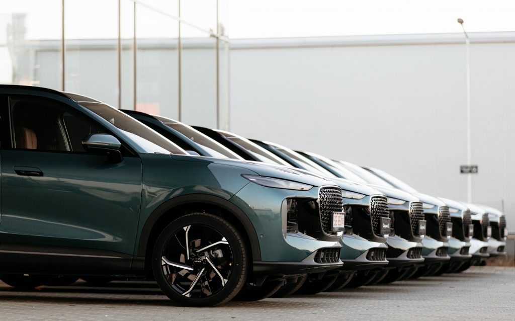 Ofensivă chineză în segmentul premium: LEPAS debutează în România prin Materom cu SUV-ul plug-in hybrid L8